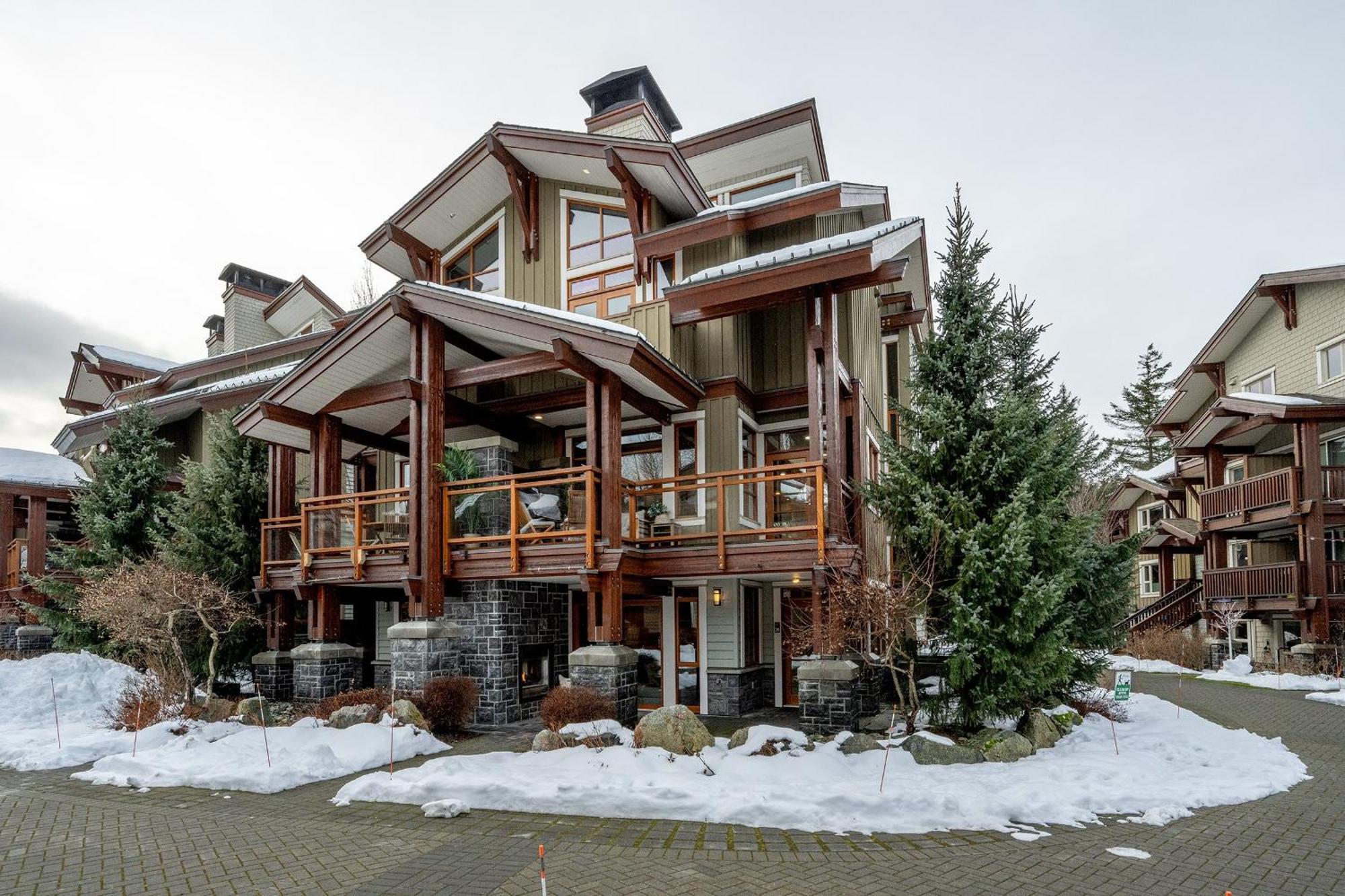 Deluxe 4 Bedroom, Bathroom Townhome With Media Room Whistler Exterior photo