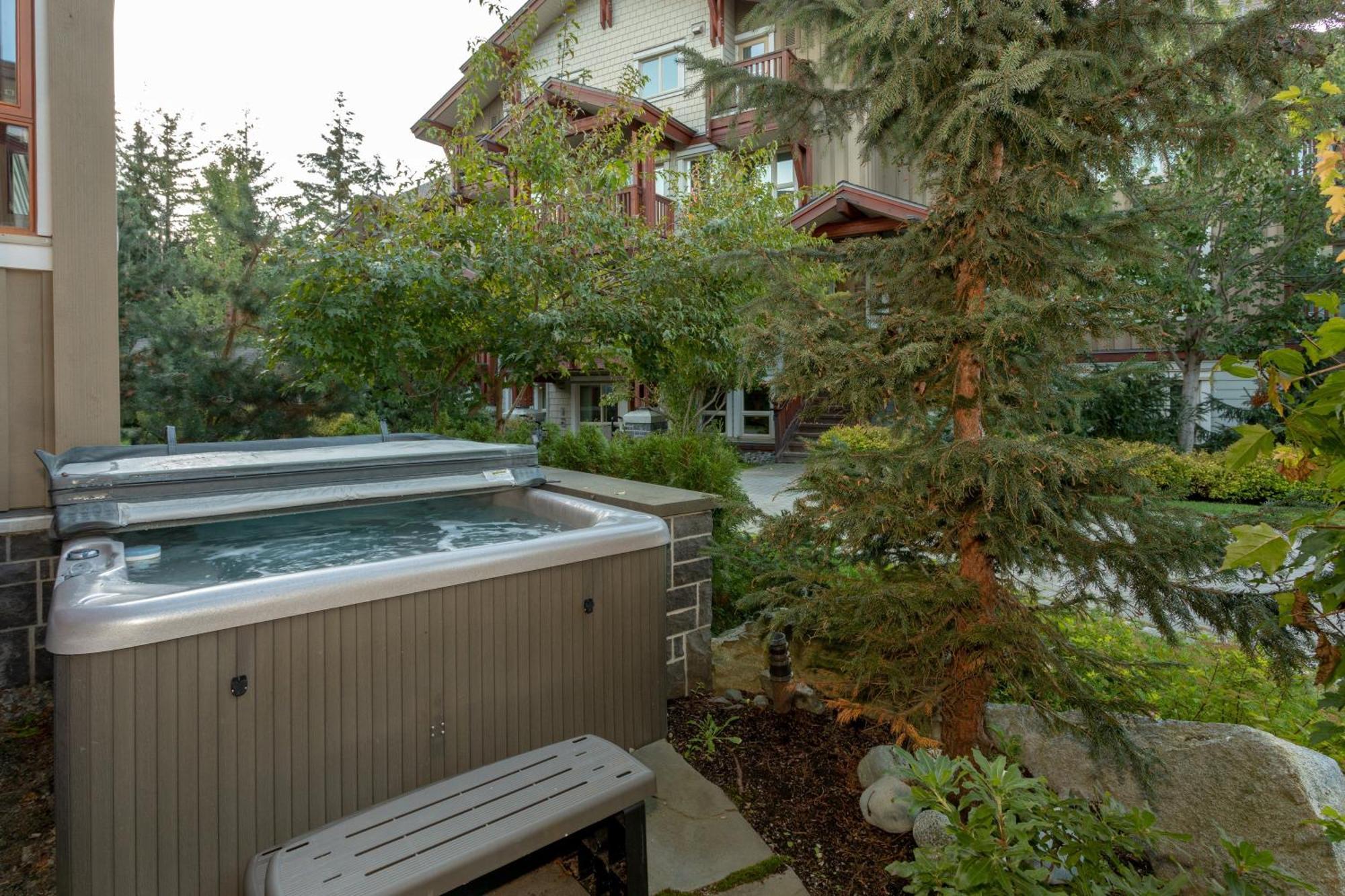 Deluxe 4 Bedroom, Bathroom Townhome With Media Room Whistler Exterior photo